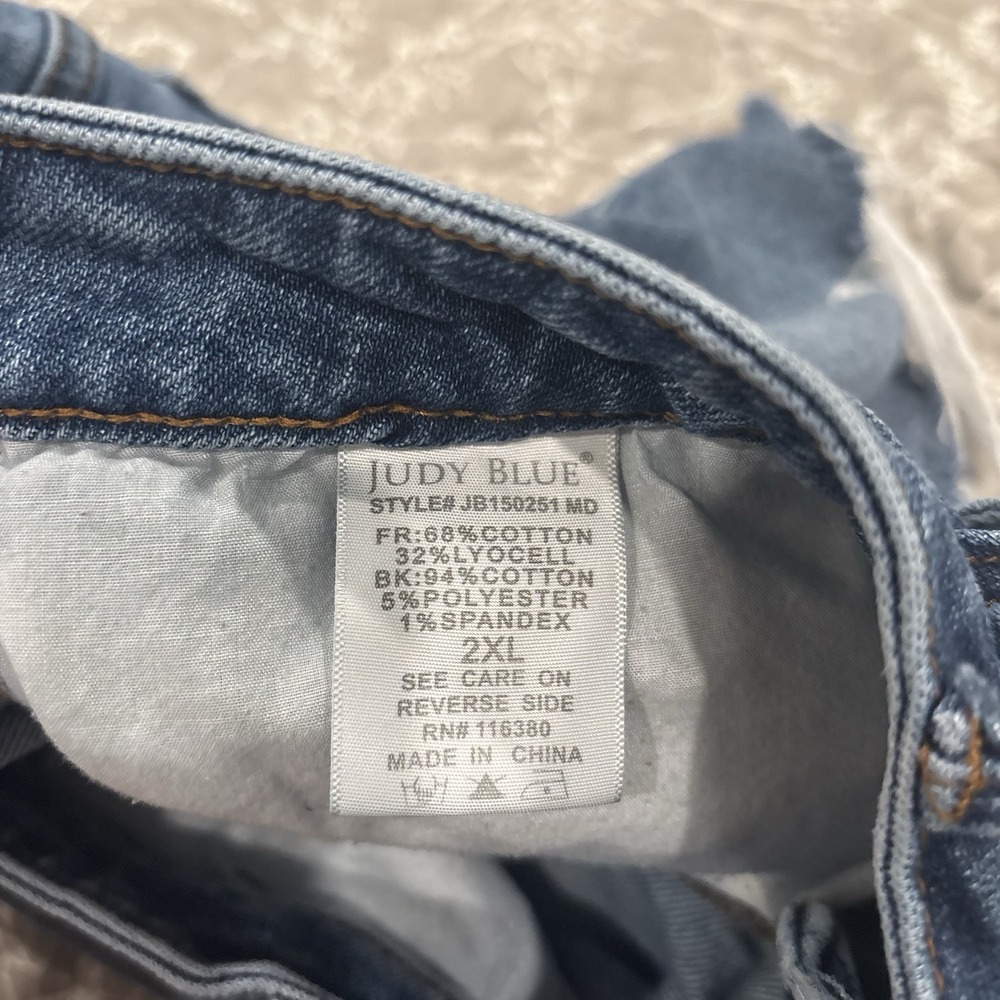 Judy Blue Shorts Womens 2XL Distressed Frayed Hem Bermuda Denim Blue - Picture 3 of 5